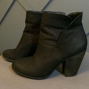 Vince Camuto “Hexton” Black Leather Bootie